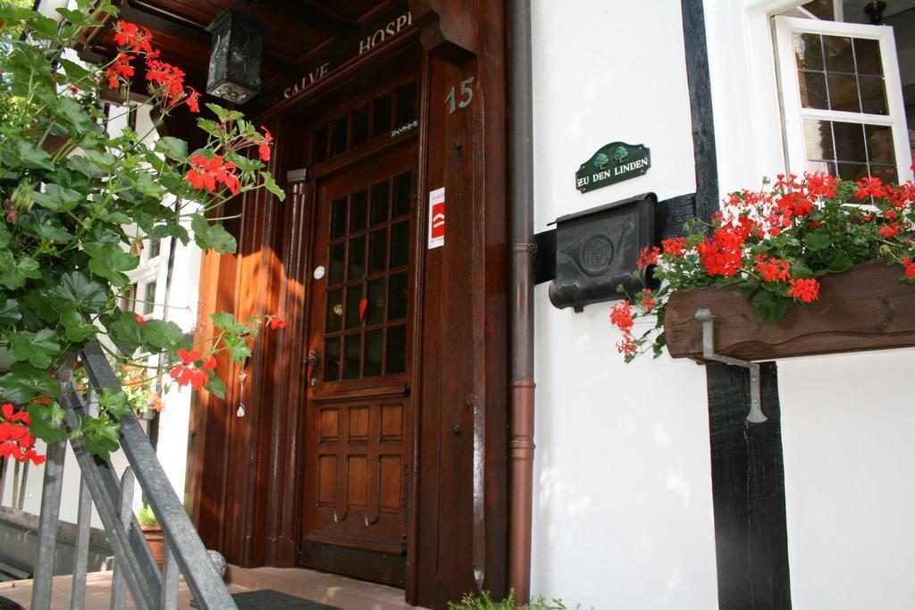 Hotel Gasthof Zu den Linden Oberhundem Eksteriør bilde