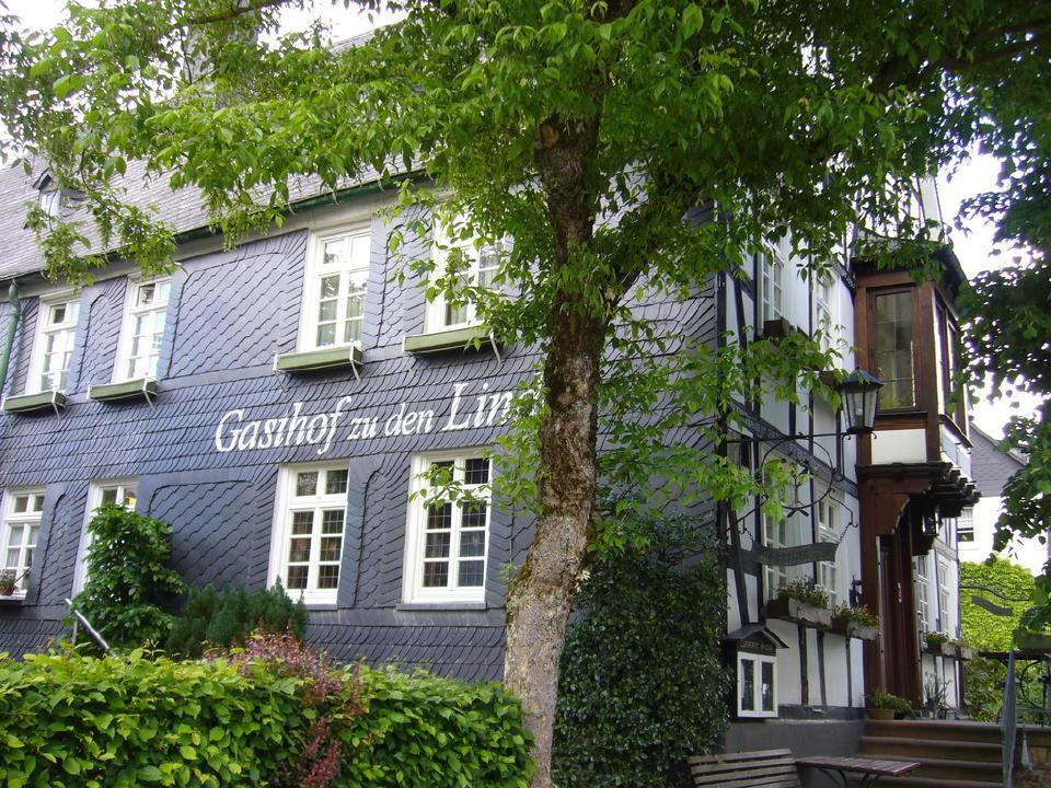 Hotel Gasthof Zu den Linden Oberhundem Eksteriør bilde